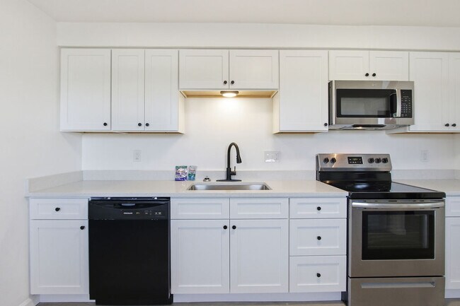 Building Photo - 29 Janyce Dr