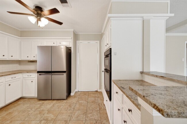 Building Photo - 18111 Shireoak Dr