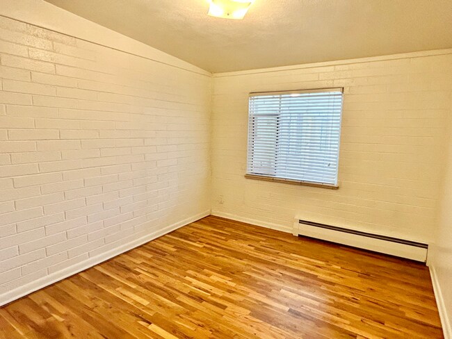 Building Photo - 5280 W 17th Ave