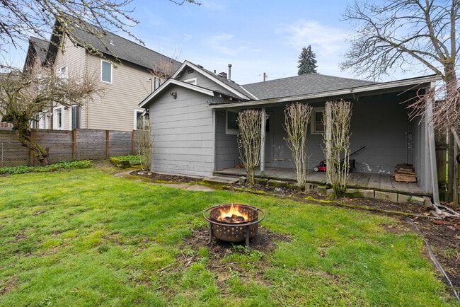 Building Photo - 9621 N Pier Park Pl