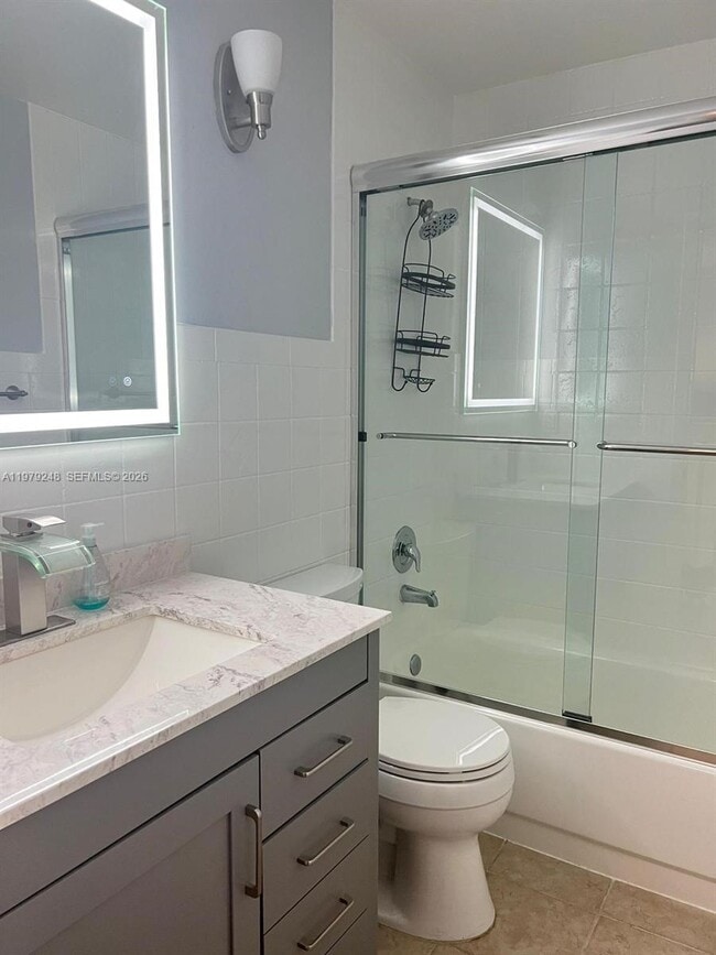 Building Photo - 568 N University Dr