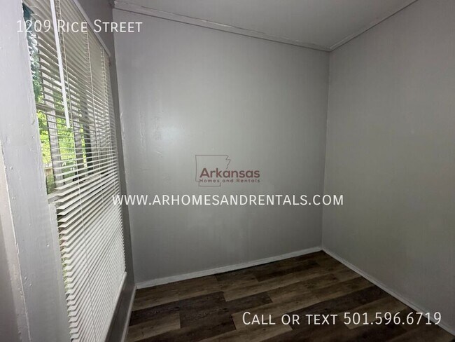 Building Photo - 1209 Rice St