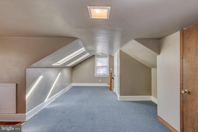 Building Photo - 427 Buttonwood St
