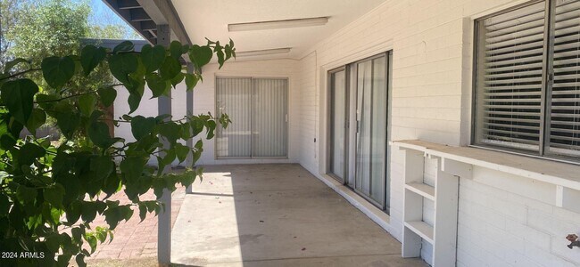 Building Photo - 10019 N 48th Dr