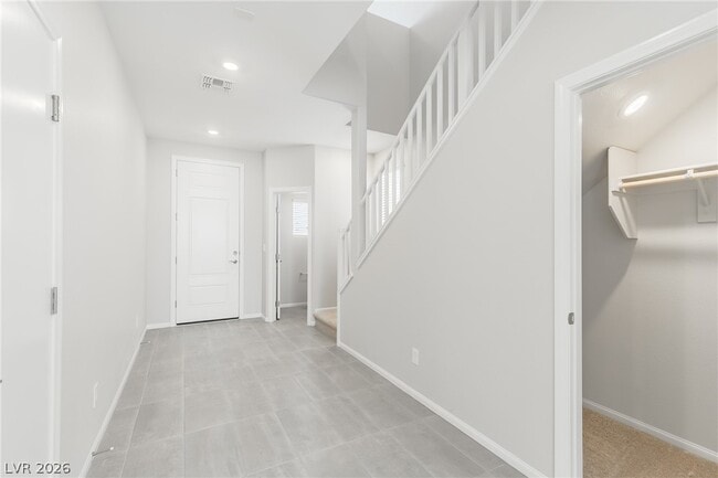 Building Photo - 5945 Lindenberry Walk St