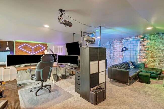 Building Photo - Charming 3BR Duplex in Covington