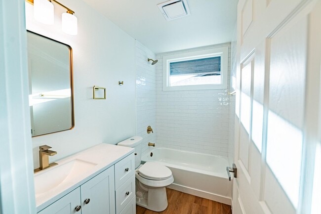 Building Photo - Modern Chic 3 Bedroom W/ Flex Space!