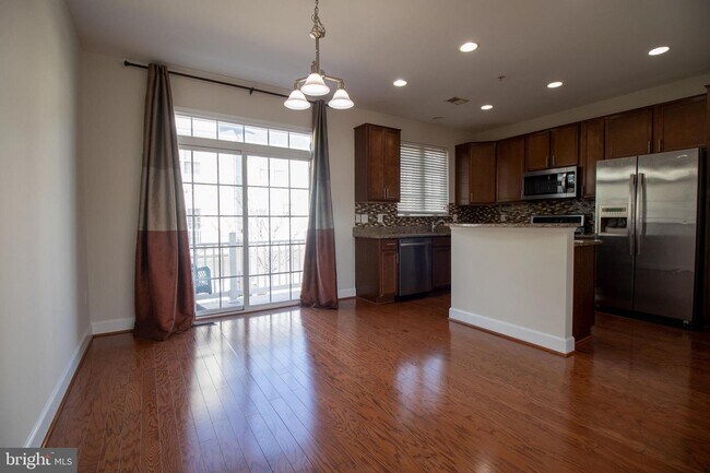 Building Photo - 522 Jurgensen Pl