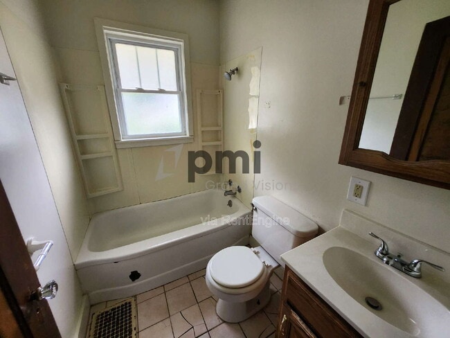 Building Photo - 303 E Kellar Ln