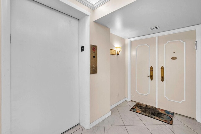 Building Photo - 4280 Galt Ocean Dr