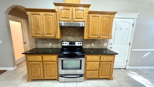 Building Photo - Spacious Stonegate Retreat with Home Office & Outdoor Living