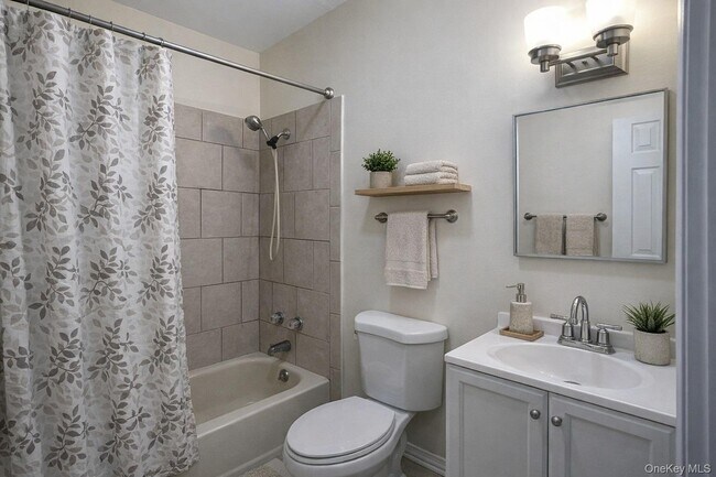 Building Photo - 39 Church St