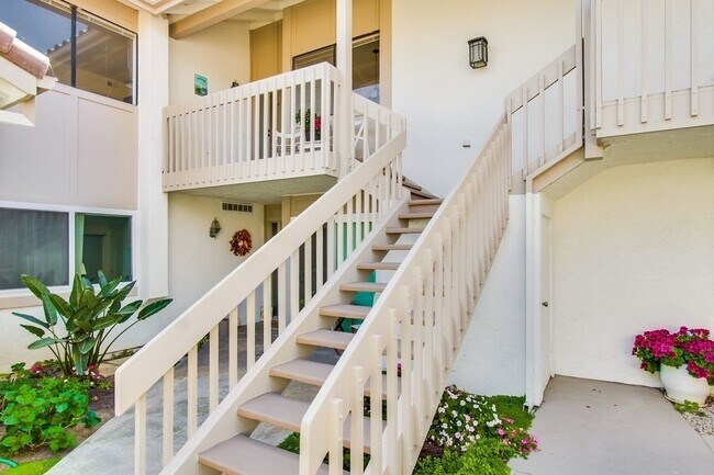 Building Photo - 3 Bedroom Condo on the Bay!