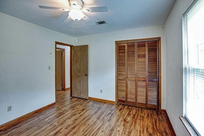 Building Photo - 3232 Riddle Dr