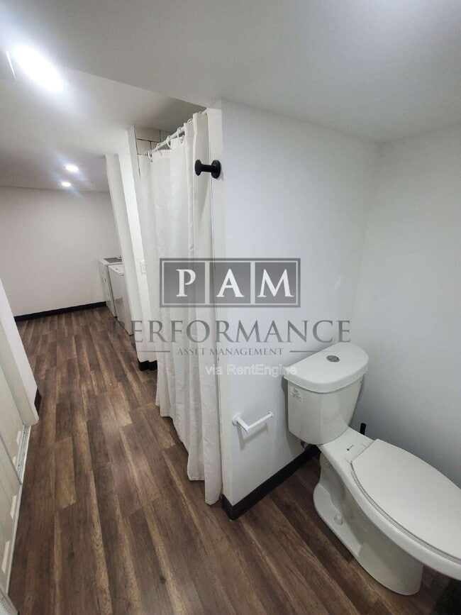 Building Photo - 2829 S Howell Ave