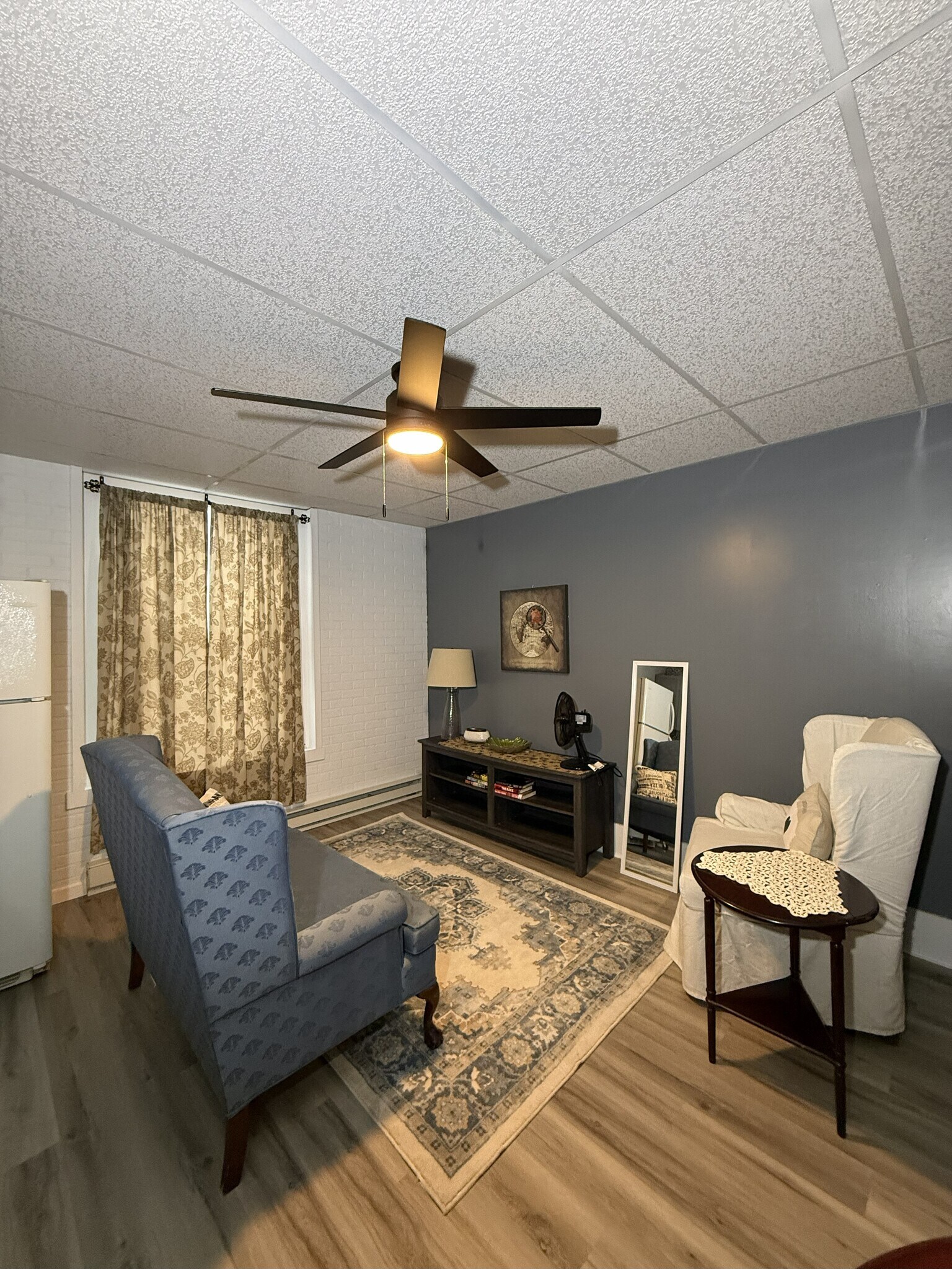 Building Photo - 147 S Main St