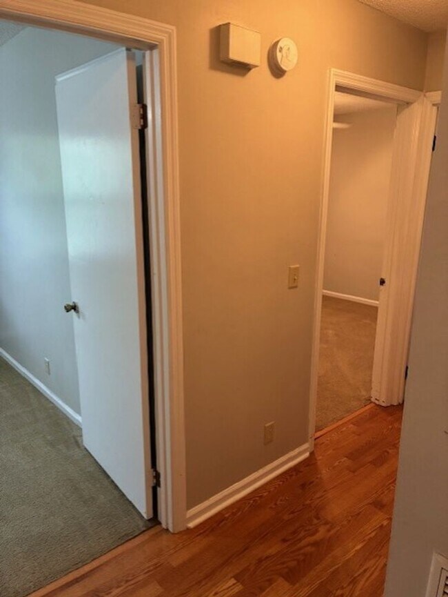 Building Photo - 114 N Woodvalley Dr