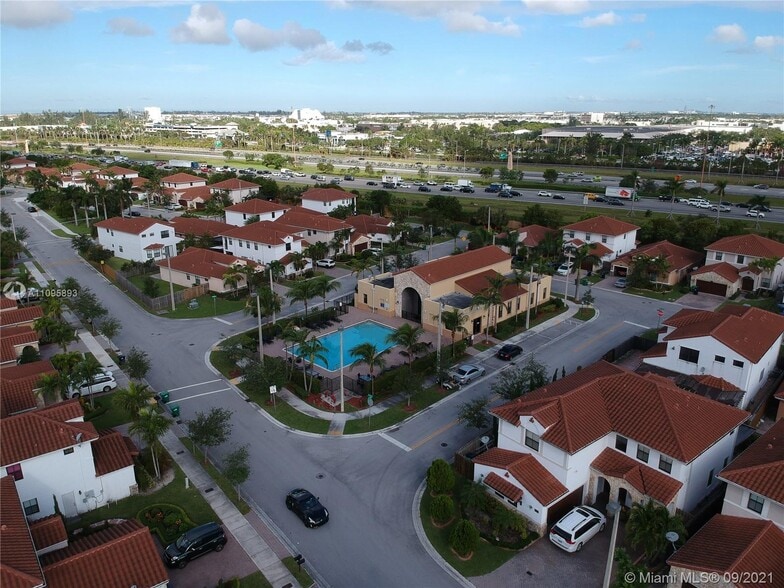 Building Photo - 990 NW 99th Ct