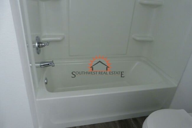 Building Photo - Super cute 2 bedrooms 1 bath apartment.
