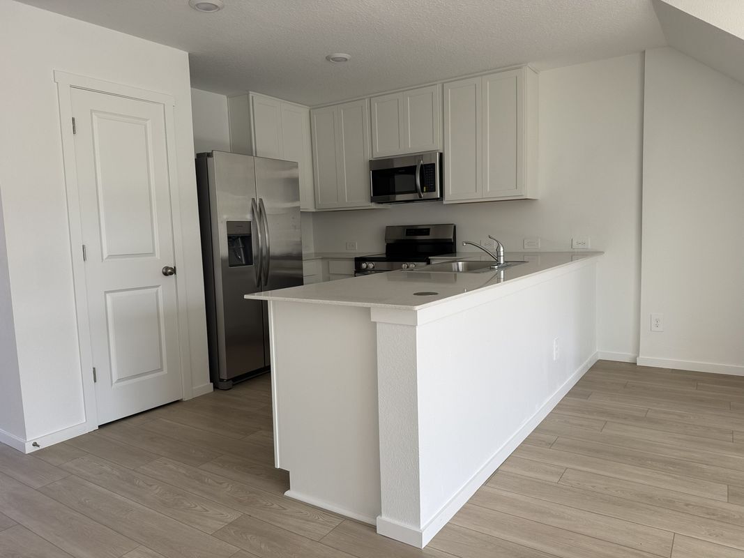 Building Photo - 830 Lynx St