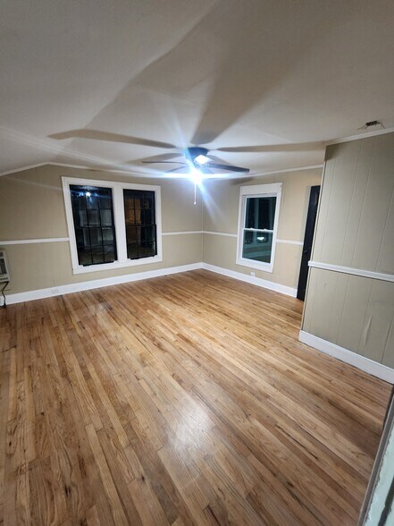 Building Photo - 503 Vermont St