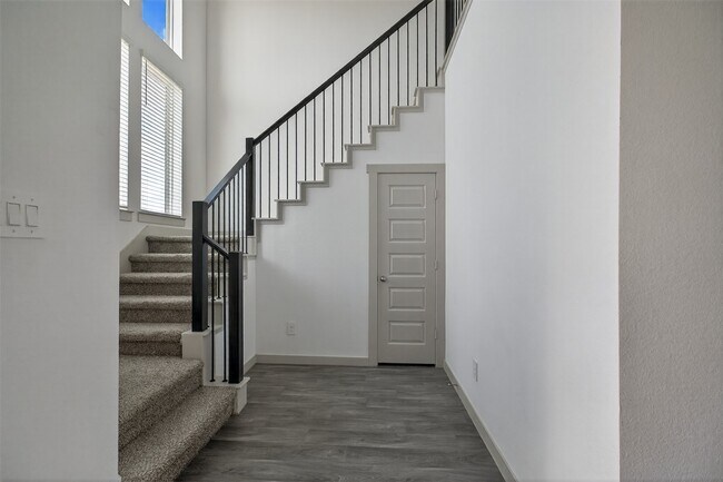 Building Photo - 6823 Amber Clf Ln