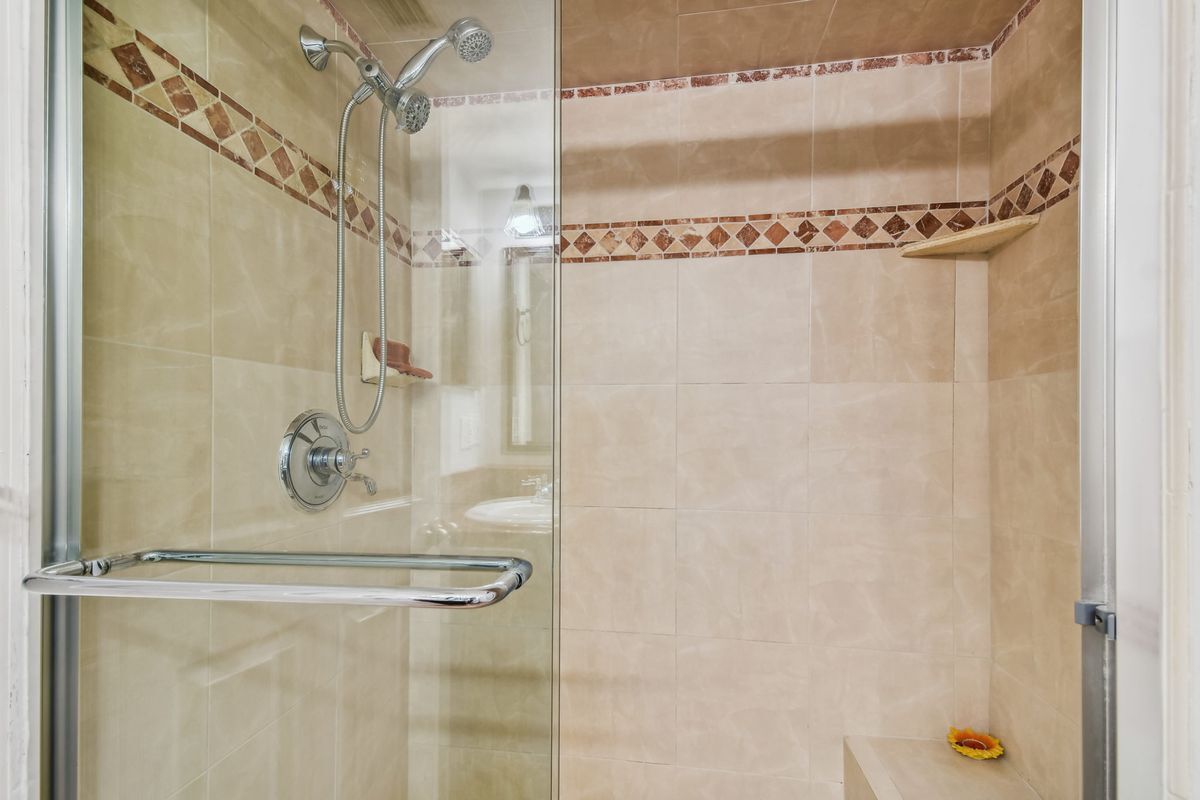 Building Photo - 5558 Baywater Dr