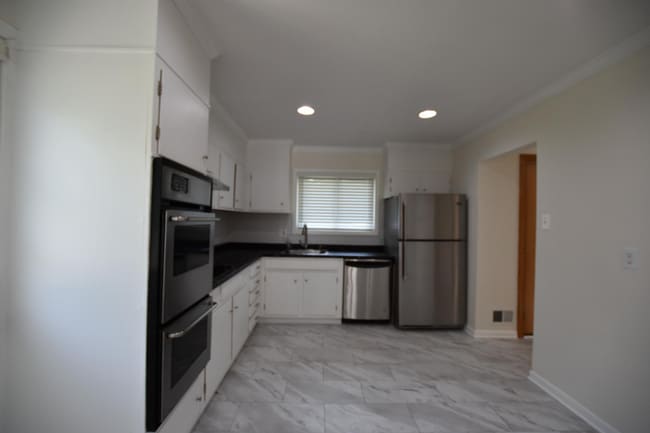 Building Photo - Fantastic 4BR/ 3BA Rambler in Aspen Hill