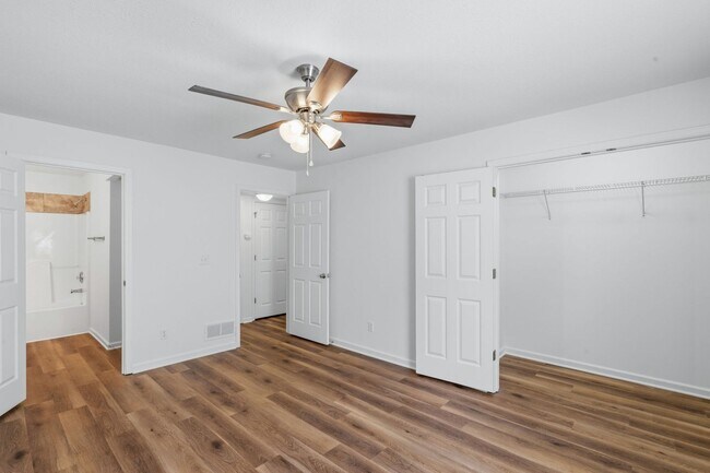 Building Photo - 1713-1715-1715 Louise Cir