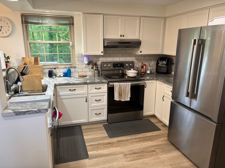 Building Photo - 7927 Saddleback Pl