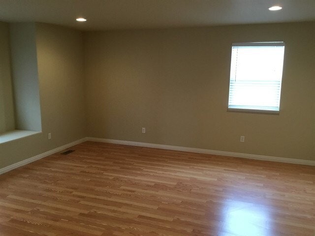 Building Photo - 865 Southhampton Dr