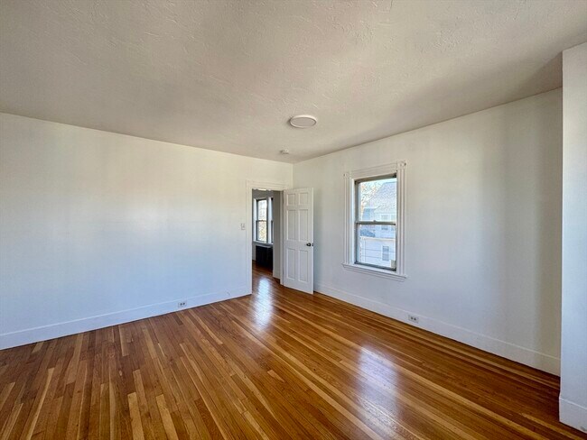 Building Photo - 33 Hollis Ave