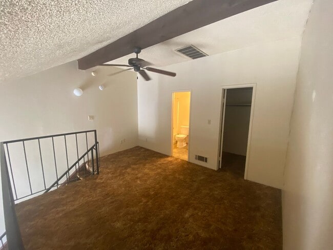 Building Photo - Hanford 1 bedroom spacious loft unit