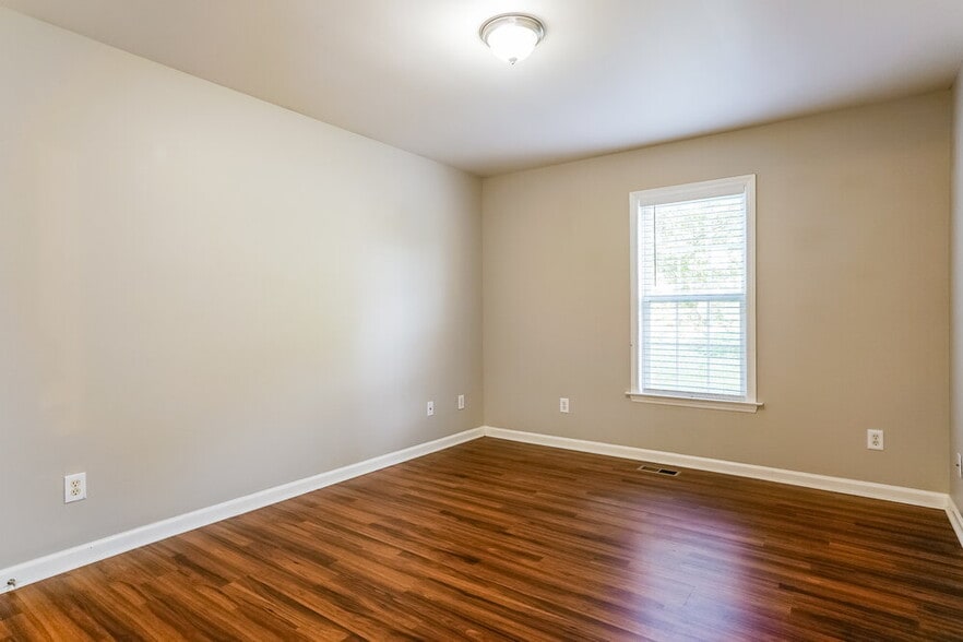Building Photo - 305 Wood Green Dr