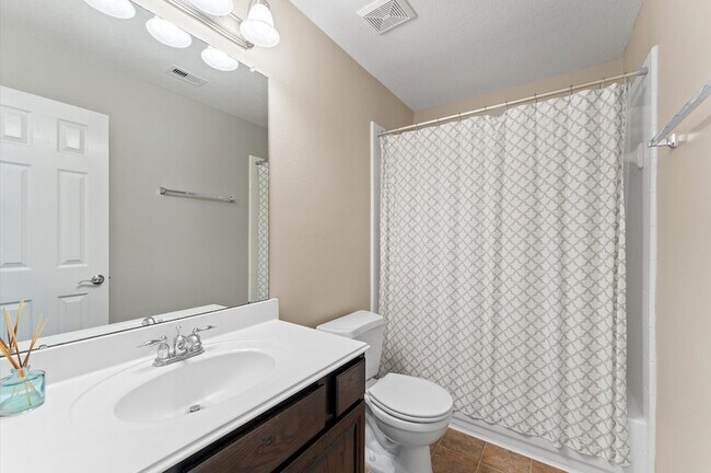 Building Photo - 406 Oak Stream Dr