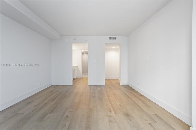 Building Photo - 555 NE 34th St