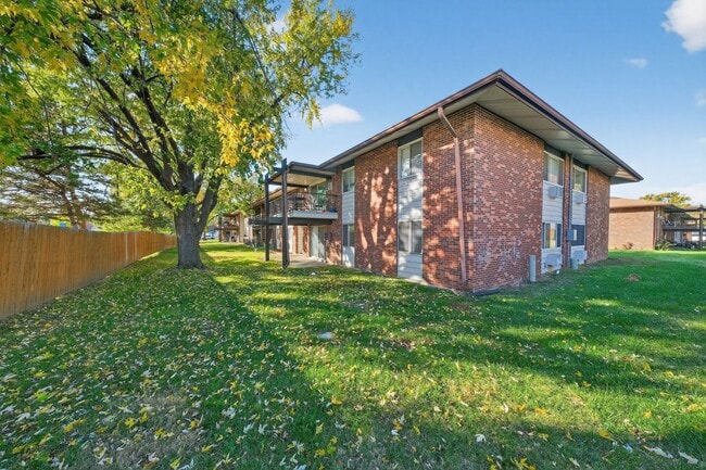 Building Photo - SECTION 8 WELCOME!8727 Sieloff Dr Unit B, Hazelwood, MO 63042