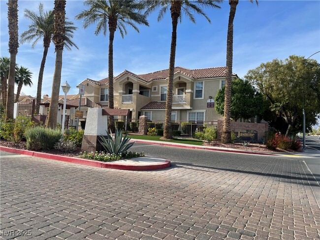 Building Photo - 5855 Valley Dr