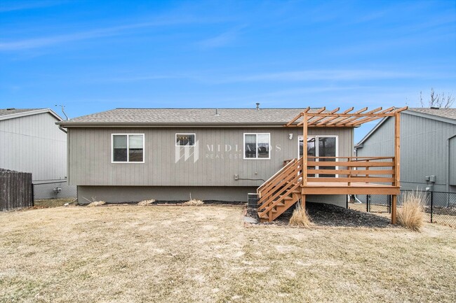 Building Photo - Standing Bear Lake Home