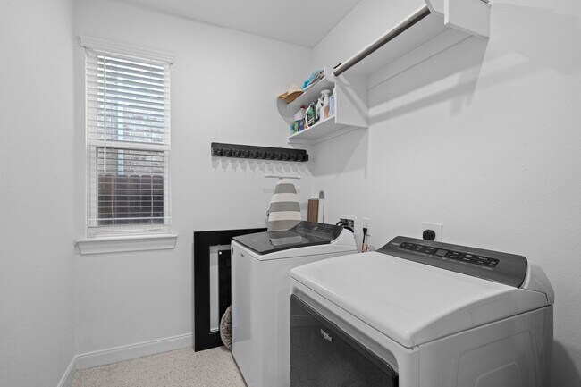 Building Photo - 24239 Golden Fallow Dr