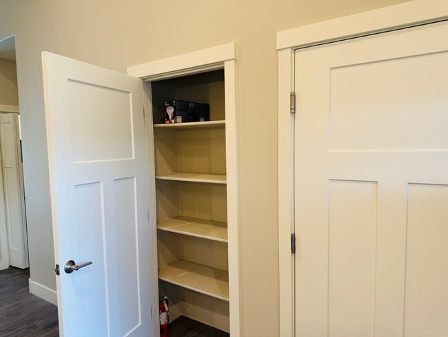 Building Photo - 2 bed, 2 bath West End Luxury