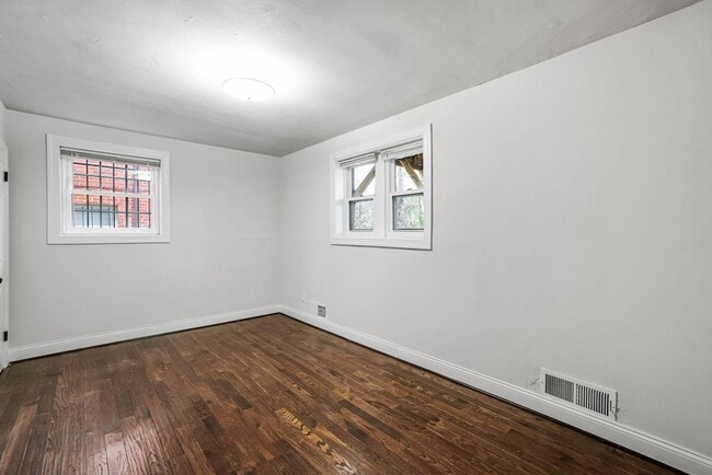 Building Photo - 3158 Westover Dr SE