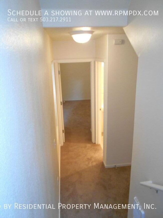 Building Photo - 2095 NE Sheffield Ave