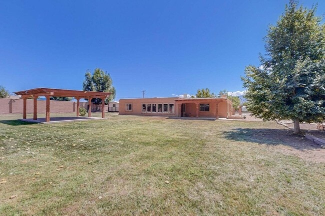 Building Photo - 501 Calle De