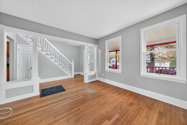 Building Photo - 4 Lark St