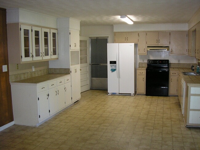 Building Photo - 2427 Smallhouse Rd