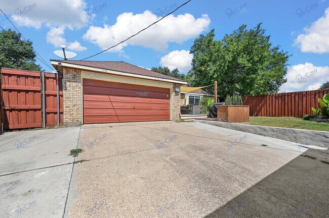 Building Photo - 7136 Vinland St