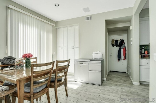 Building Photo - 2811 W Canyon Ave.