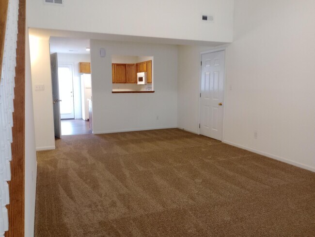 Building Photo - 1724 Louise Cir