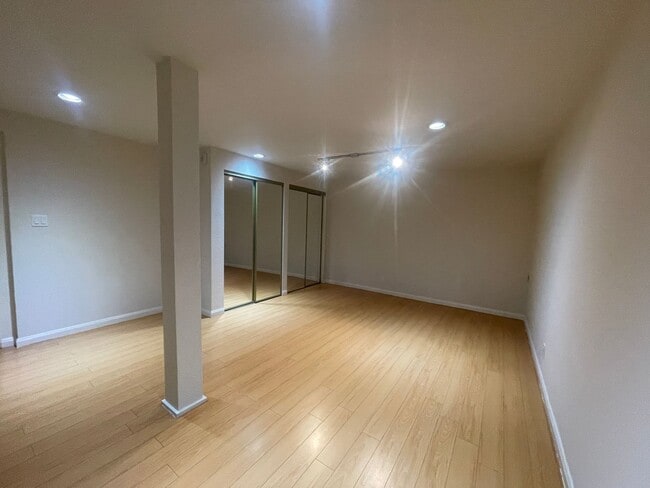 Building Photo - 1154 Kearny St